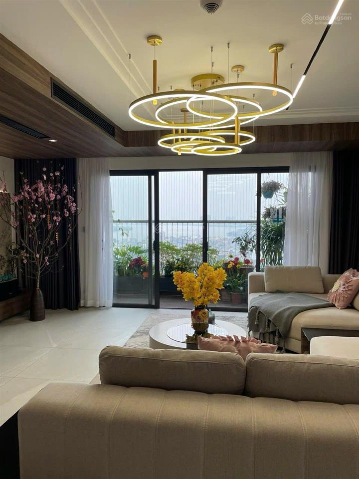 Tôi chính chủ cần bán nhà tại vinhomes metropolis, 2pn 2wc, 80m2 view hồ tây, giá 12 tỷ