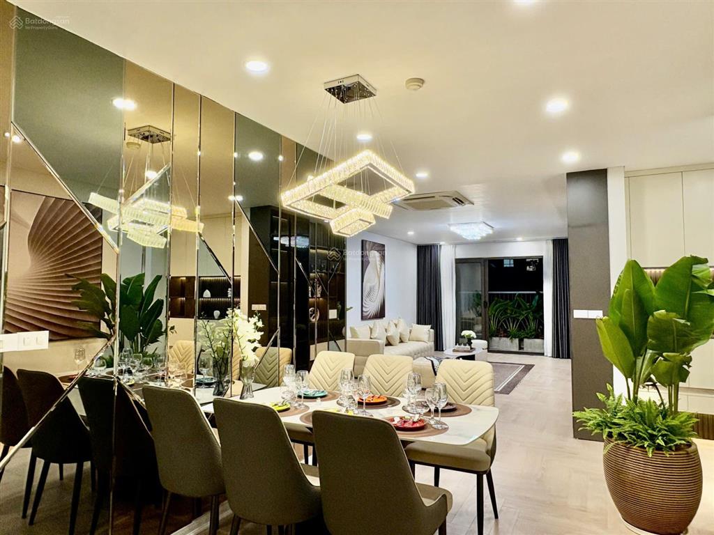 Vợ chồng tôi cần bán căn 3pn tại chung cư ecolife tây hồ view hồ tây, full nội thất, sẵn slot ô tô