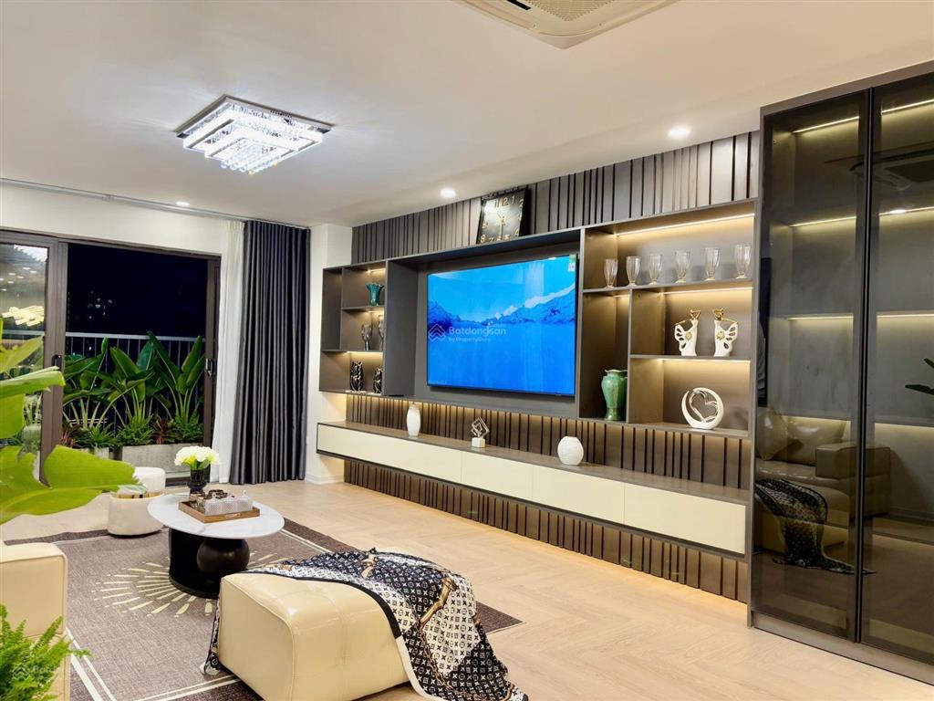 Vợ chồng tôi cần bán căn 3pn tại chung cư ecolife tây hồ view hồ tây, full nội thất, sẵn slot ô tô