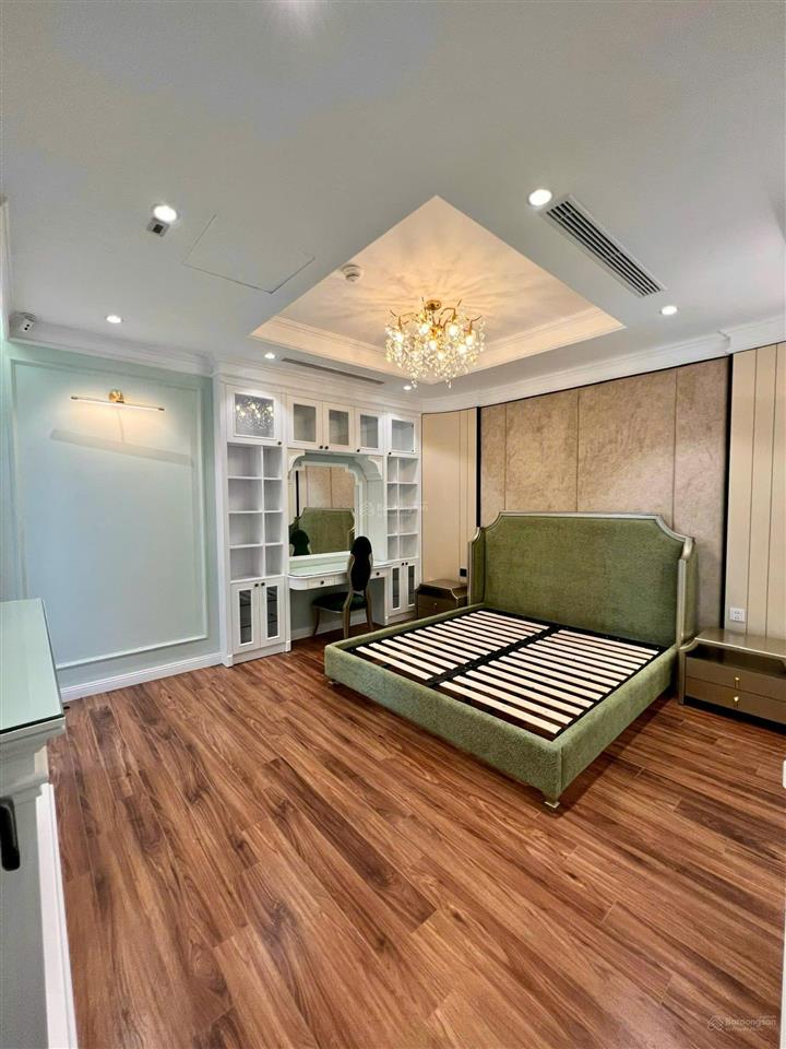 Tôi cần bán căn hộ 3pn 146m2 chung cư d le roi soleil view hồ tây, full nội thất giá 16 tỷ bao phí