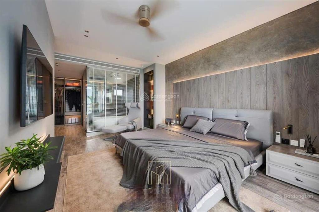 Vợ chồng tôi cần bán gấp căn góc 3pn full nội thất view thoáng tại chung cư hoàng thành pearl