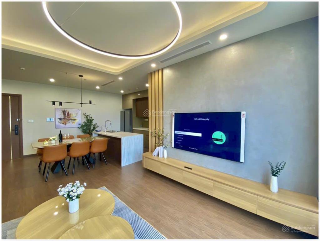 Vợ chồng tôi cần bán lại căn 3pn 141m2 tại green diamond 93 láng hạ full nội thất nhập khẩu view hồ