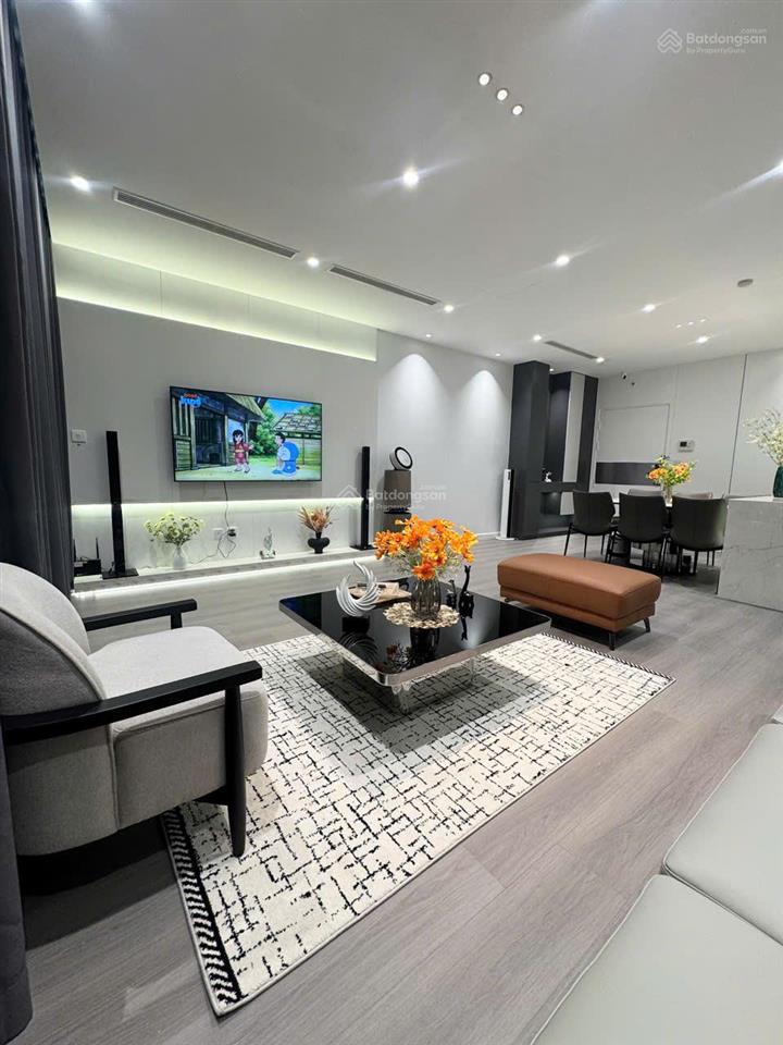 Chuyển lên tây hồ cần bán gấp căn 3pn tại royal city full nội thất view đẹp sẵn sổ đỏ