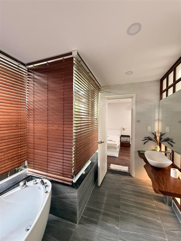 Cho thuê nhà phố zone 8  swanbay