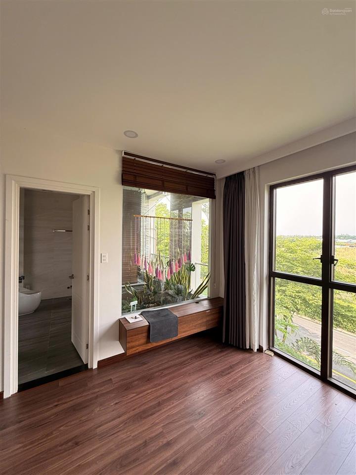 Cho thuê nhà phố zone 8  swanbay