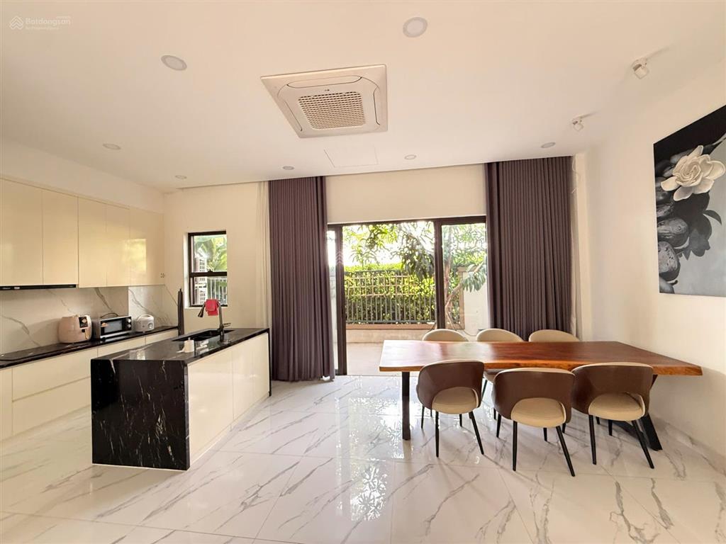 Cho thuê nhà phố zone 8  swanbay