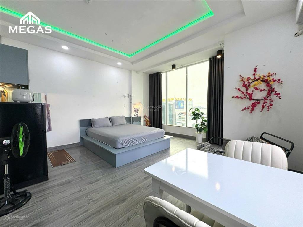 Pass phòng chdv có ban công 30m 5tr8 gần nguyễn oanh