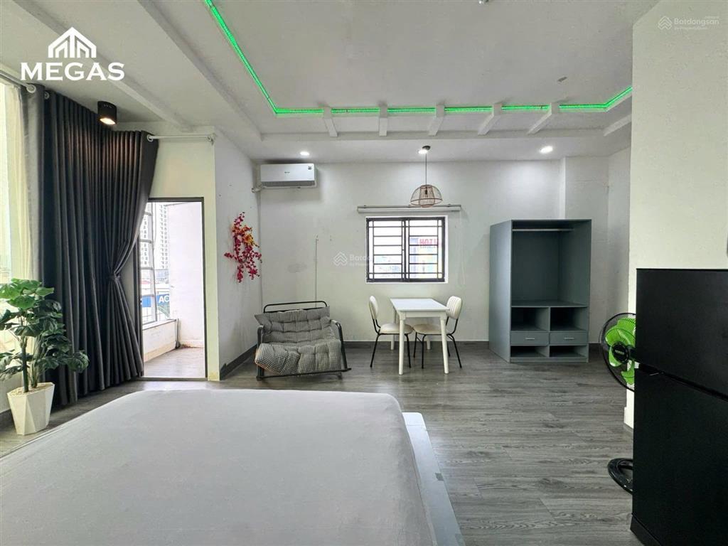 Pass phòng chdv có ban công 30m 5tr8 gần nguyễn oanh
