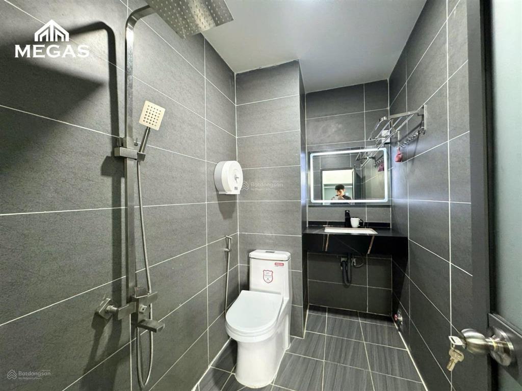 Pass phòng miễn tiền thuê tháng 7, chdv full nội thất, có ban công