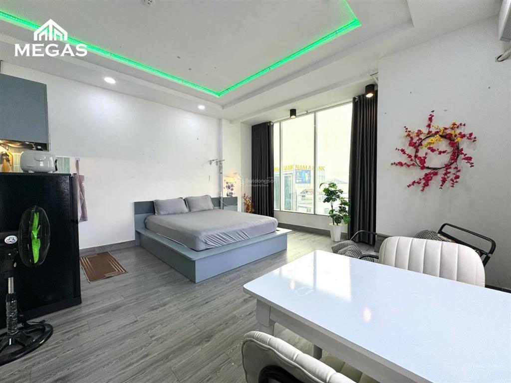 Pass phòng miễn tiền thuê tháng 7, chdv full nội thất, có ban công