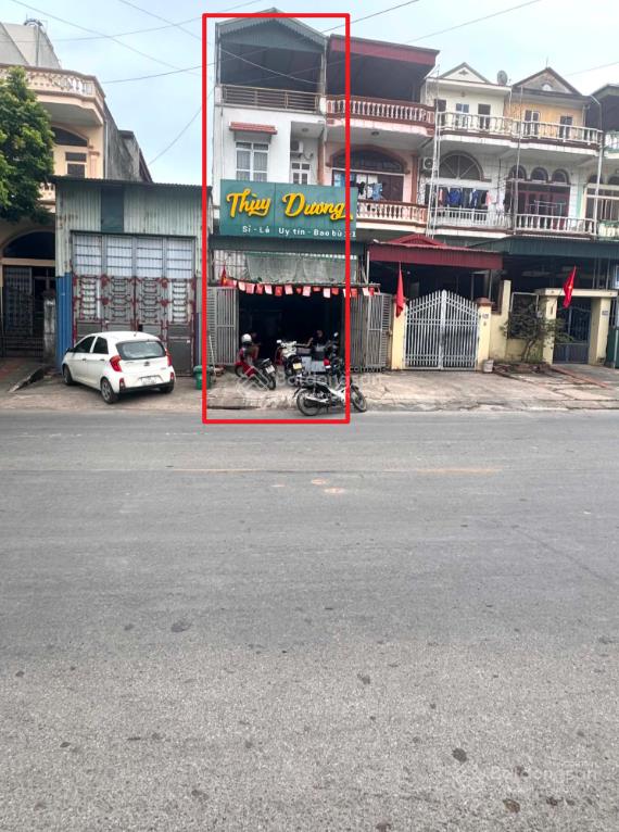 Bán căn nhà mặt đường xây kiên cố 3 tầng, 3 ngủ, 3 vs, công năng đầy đủ khu vực hà khẩu, quảng ninh