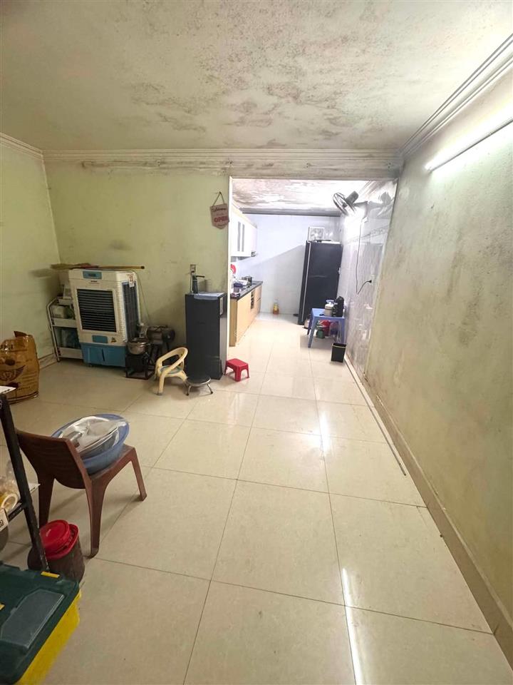 Bán căn nhà mặt đường xây kiên cố 3 tầng, 3 ngủ, 3 vs, công năng đầy đủ khu vực hà khẩu, quảng ninh