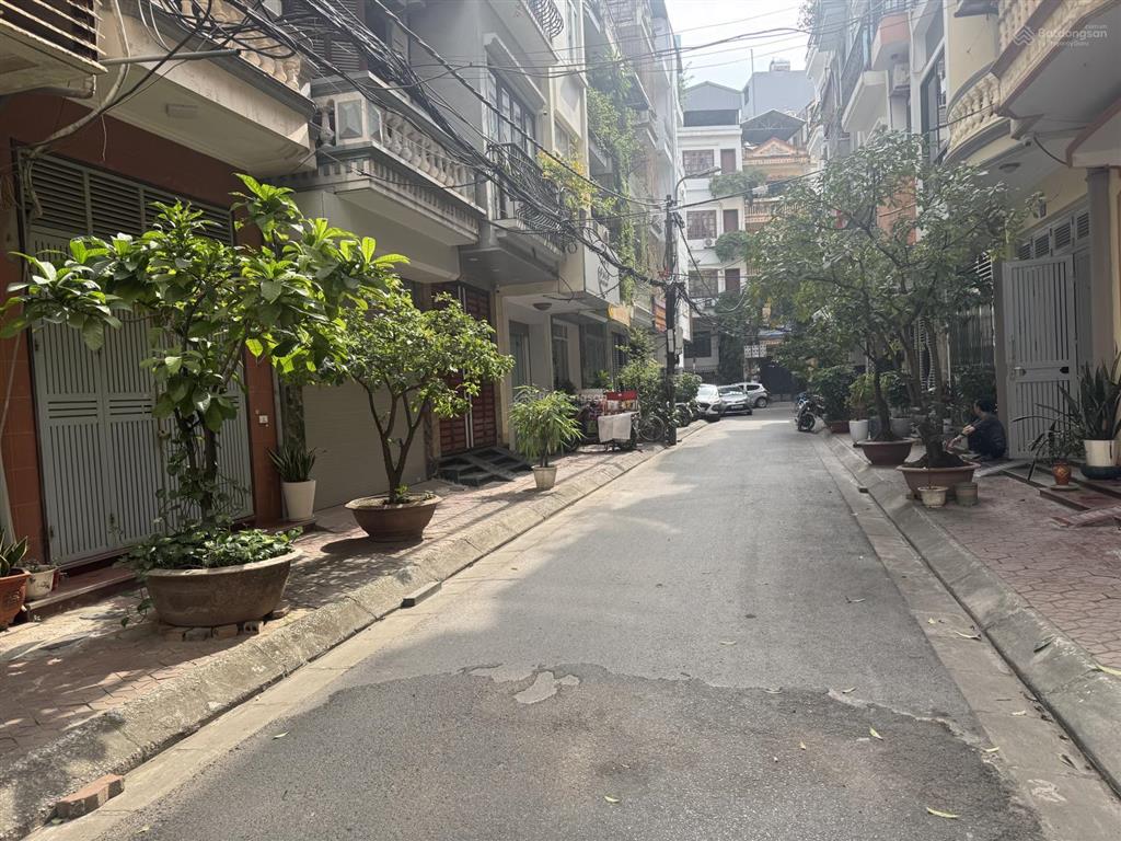 Nguyễn chí thanh  45m2/18,5tỷ/6 tầng  mt 4,2m  ô tô tránh  phân lô trung tâm