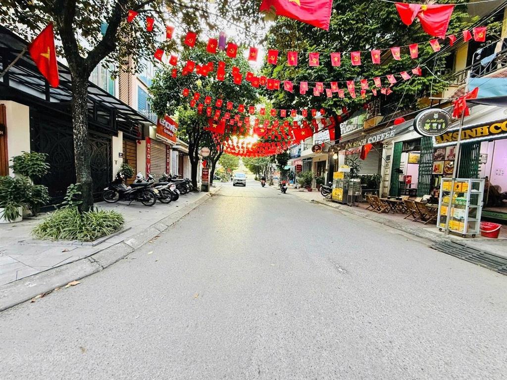 Nguyễn khánh toàn 50m2  22,5 tỷ  ô tô  6 tầng thang máy  gần phố  hàng hiếm khu vực 2 thoáng