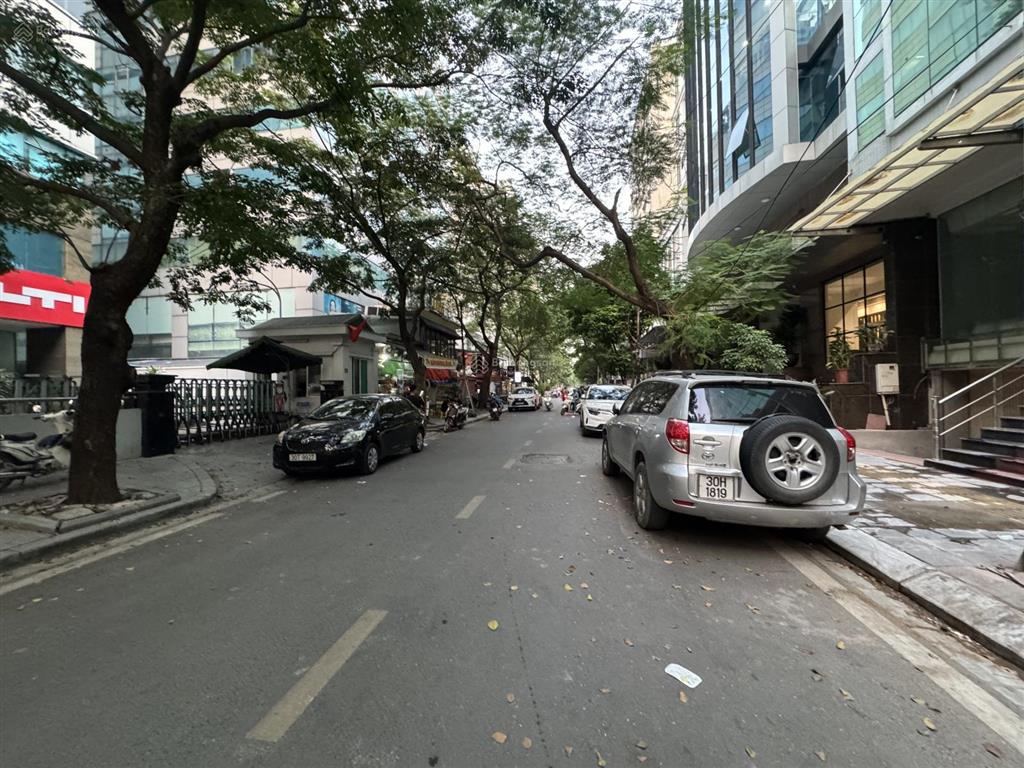 Building 150m2  99 tỷ  10 tầng + hầm  mt8m  phố trần thái tông  pccc đầy đủ  dòng tiền khủng
