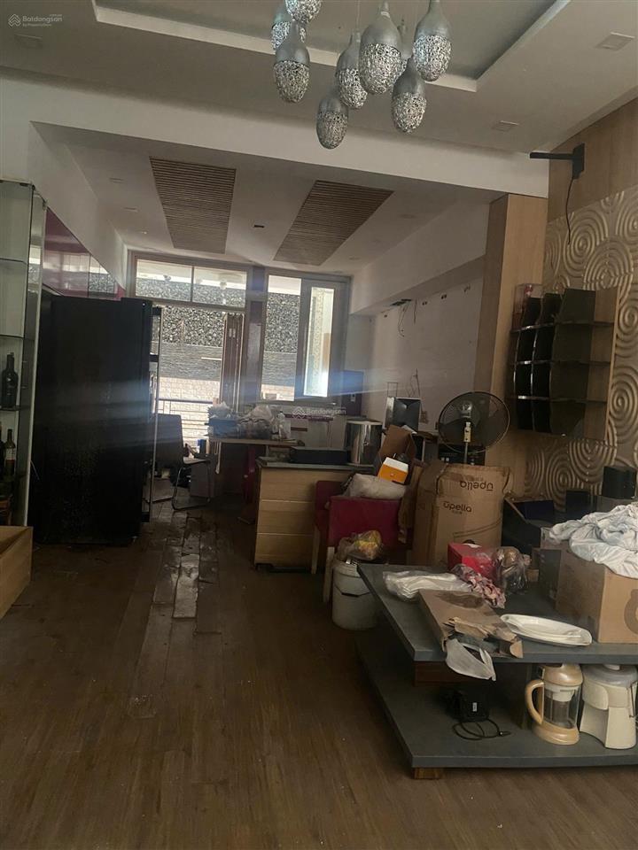 Cho thuê tòa nhà 5 tầng mt đường hoàng hoa thám