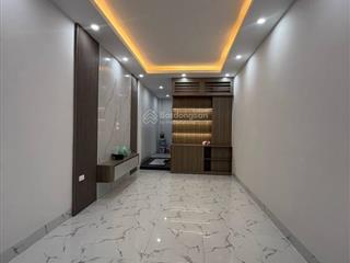 Nhà đẹp thang máy  ô tô đỗ cửa  cách phố vài bước chân | khu vực trung tâm