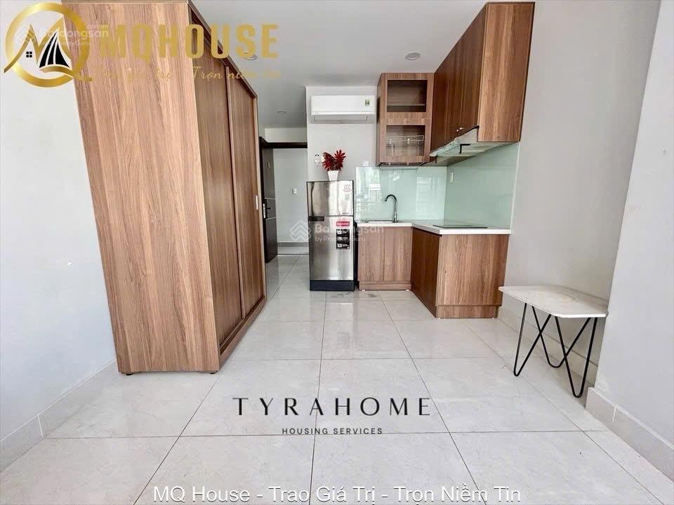Toà nhà hầm xe, thang máy, bảo vệ, full nội thất, bancony, mặt tiền tại nguyễn văn đậu