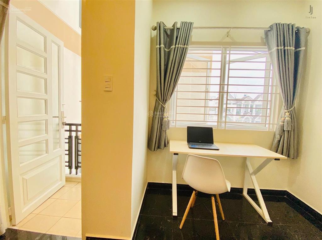 Căn hộ studio ban công, full nội thất, thang máy gần chợ cây quéo
