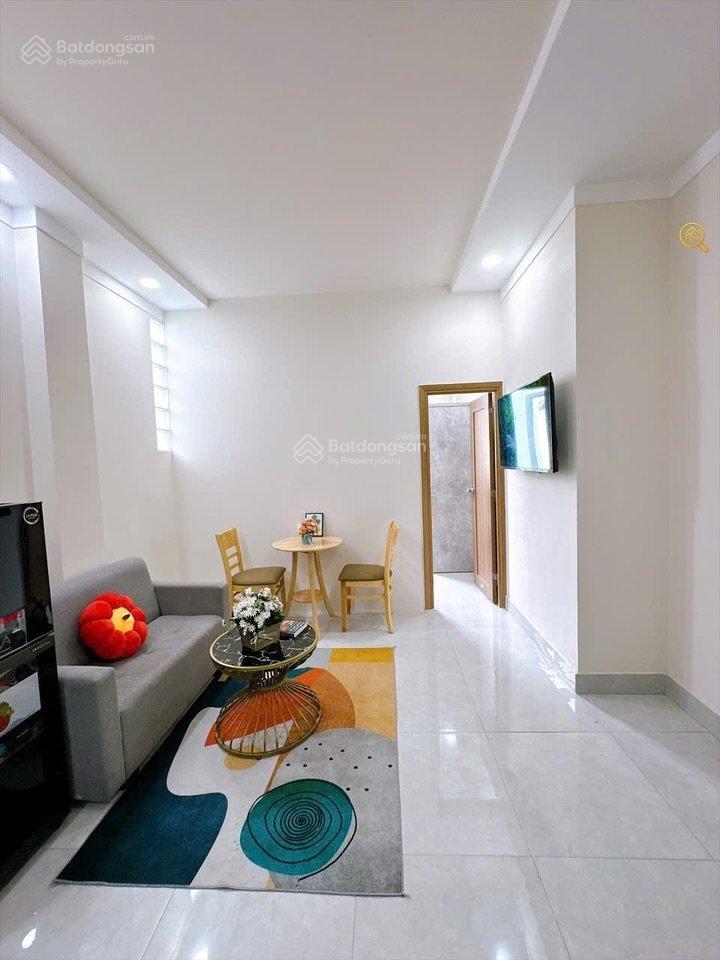 Căn hộ 1 phòng ngủ, 1 phòng khách rộng, full nội thất, thang máy tại phú nhuận