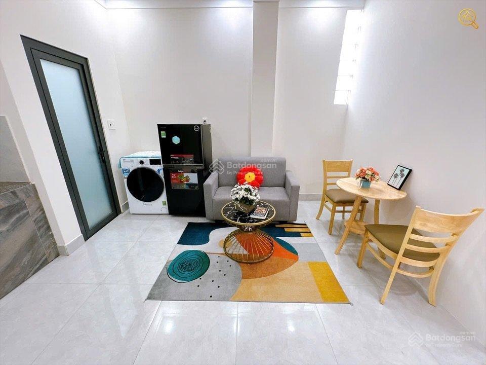 Căn hộ 1 phòng ngủ, 1 phòng khách rộng, full nội thất, thang máy tại phú nhuận