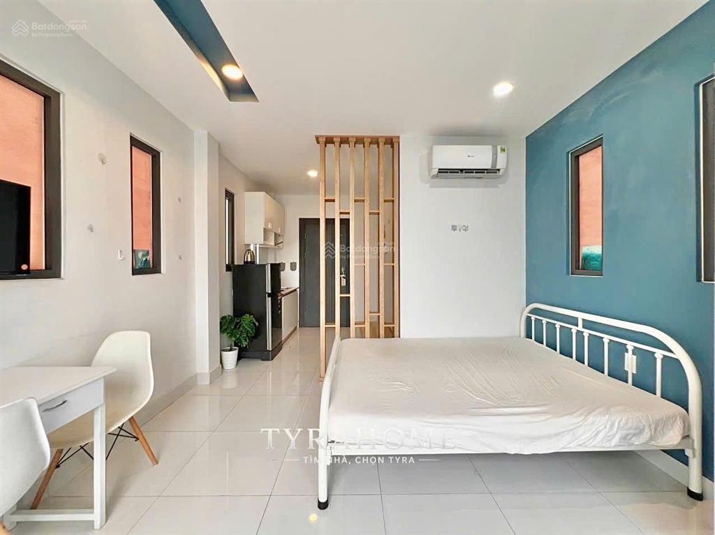 Cho thuê căn hộ thang máy, full nội thất, ban công ngay khu phố ẩm thực phan xích long