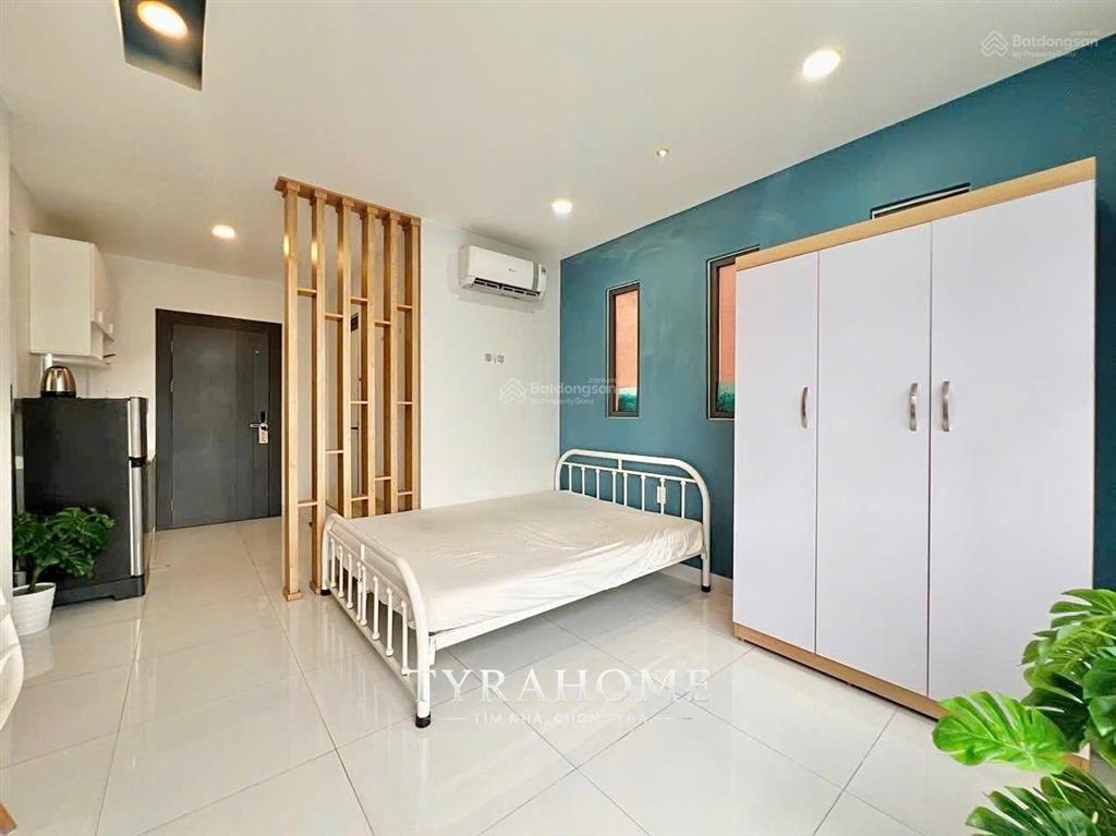 Cho thuê căn hộ thang máy, full nội thất, ban công ngay khu phố ẩm thực phan xích long