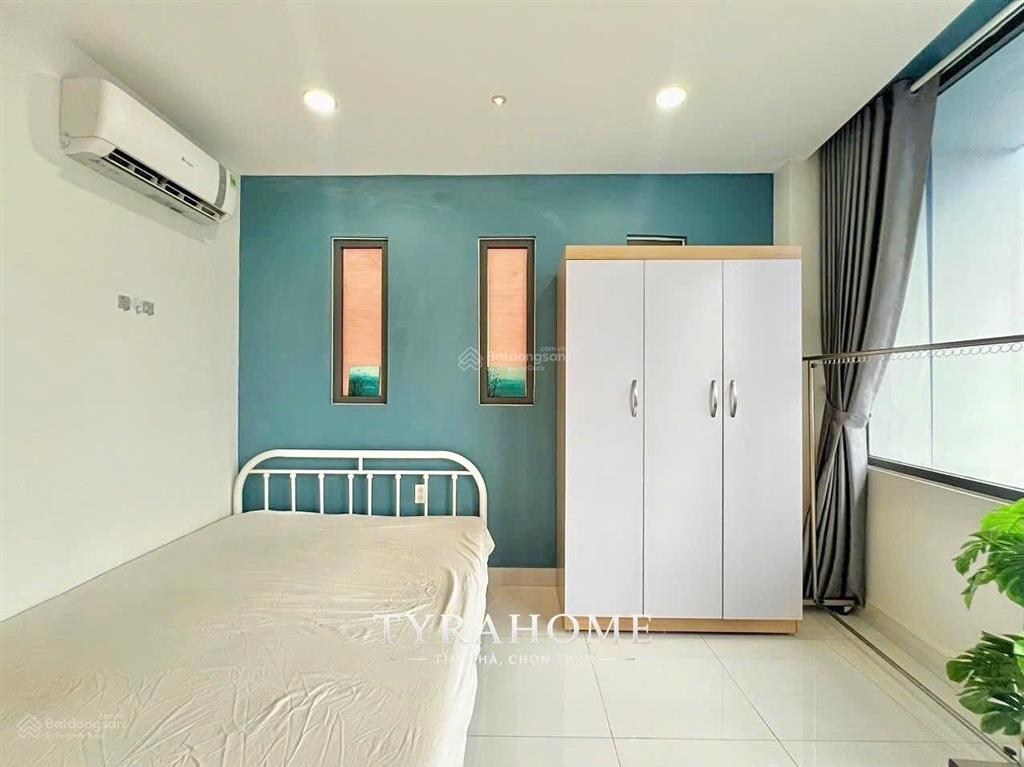 Cho thuê căn hộ thang máy, full nội thất, ban công ngay khu phố ẩm thực phan xích long