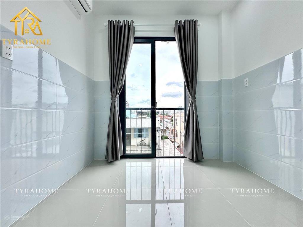 Nhà mới, miễn phí 1 tháng tiền nhà, thang máy mới, ban công thoáng mát tại bình thạnh