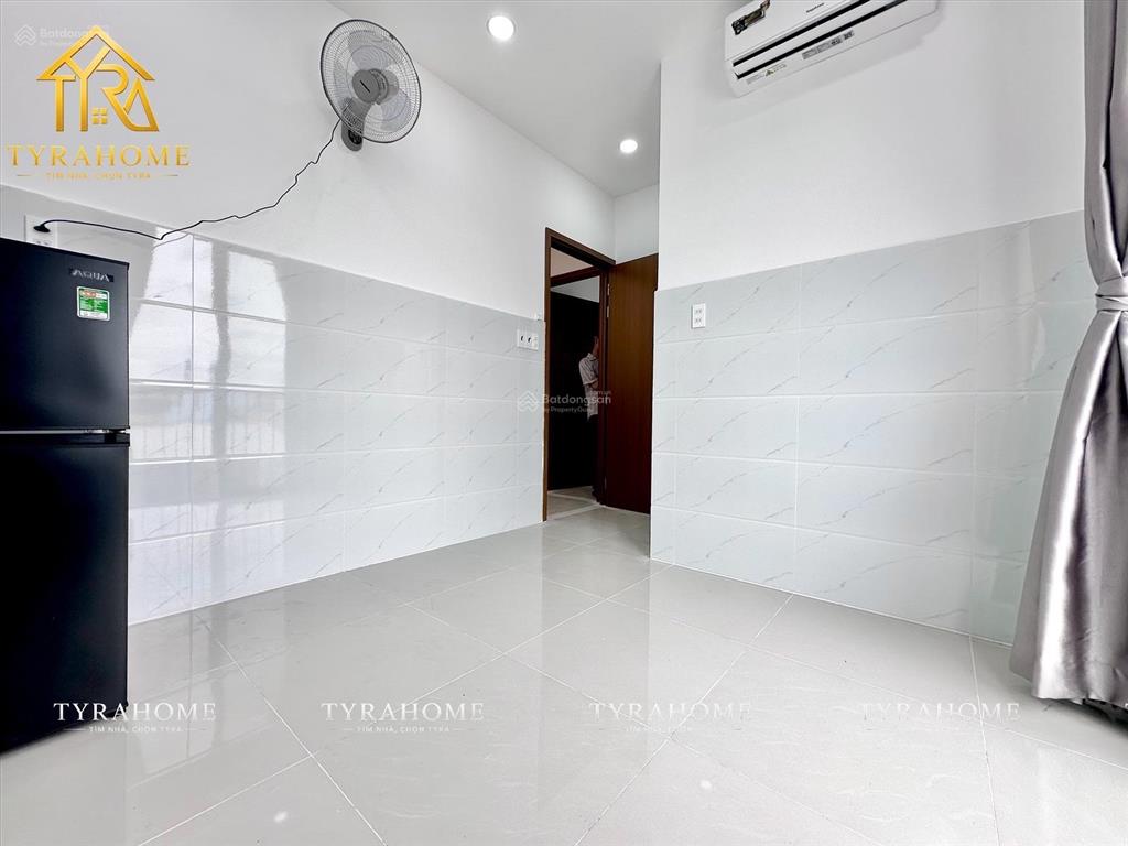 Nhà mới, miễn phí 1 tháng tiền nhà, thang máy mới, ban công thoáng mát tại bình thạnh