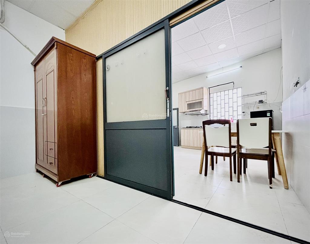 Cho thuê căn hộ 1 phòng ngủ  full nội thất  ban công sân thượng riêng tại phú nhuận