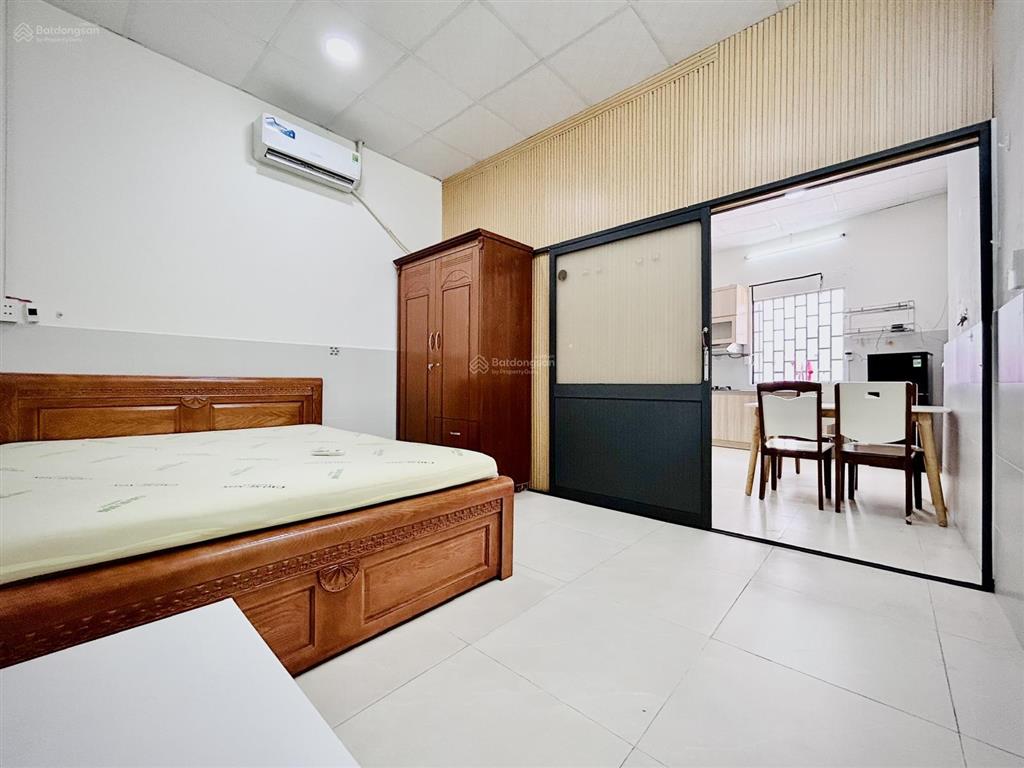 Cho thuê căn hộ 1 phòng ngủ  full nội thất  ban công sân thượng riêng tại phú nhuận