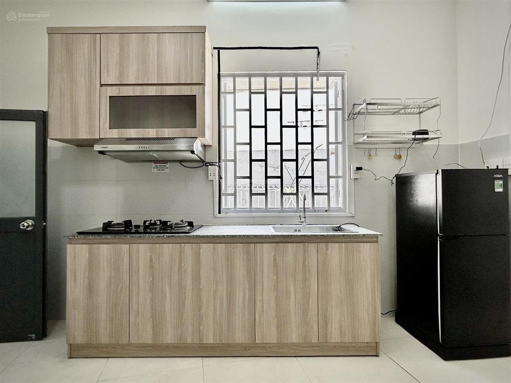 Cho thuê căn hộ 1 phòng ngủ  full nội thất  ban công sân thượng riêng tại phú nhuận
