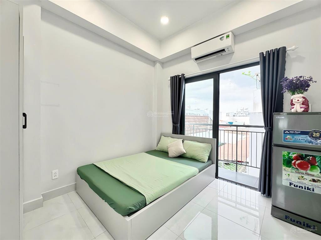 Căn hộ studio  ban công  hầm xe, thang máy, full nội thất tại tân bình