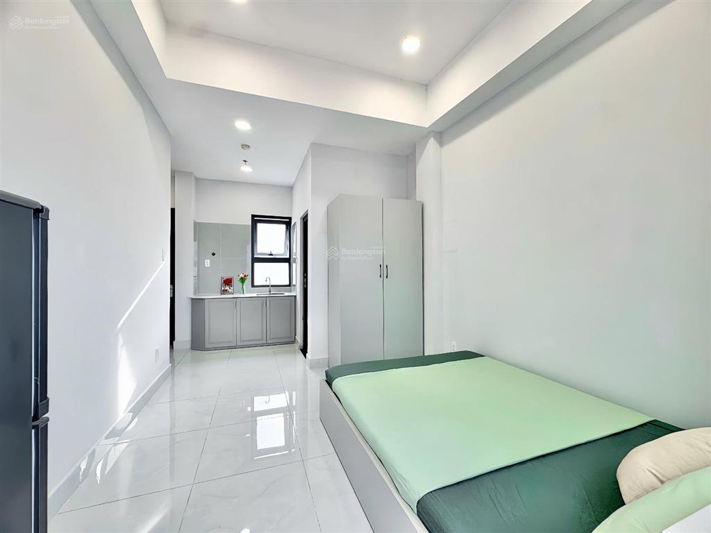 Căn hộ studio  ban công  hầm xe, thang máy, full nội thất tại tân bình