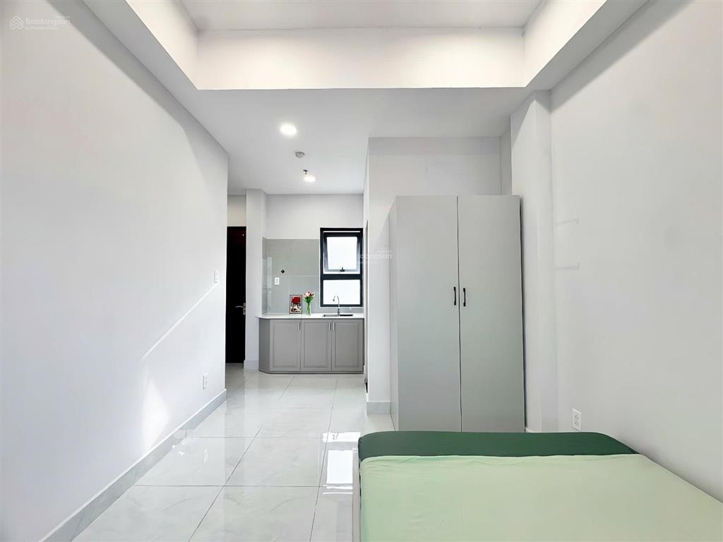 Căn hộ studio  ban công  hầm xe, thang máy, full nội thất tại tân bình