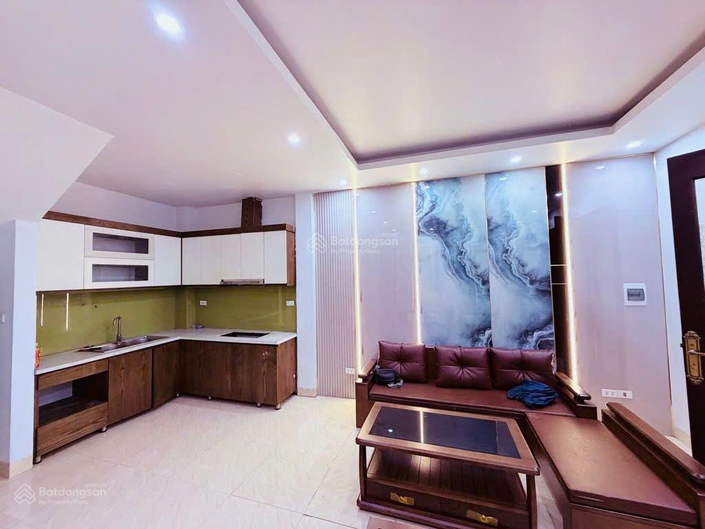 Nhà bồ đề dân xây  nở hậu  ô tô qua cửa nhà  ngõ thông hồng tiến