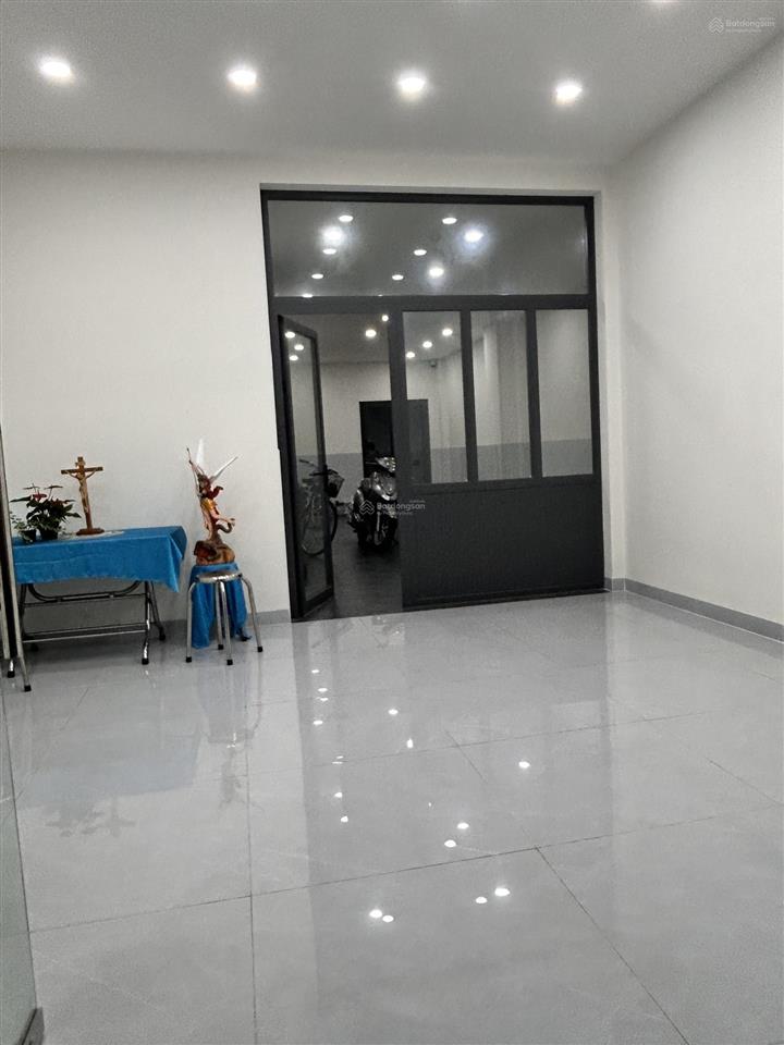 Cho thuê mặt bằng tầng trệt + 1 lầu mt độc lập  tân phú, dt 6,3m x 16m. giá 40 triệu/tháng