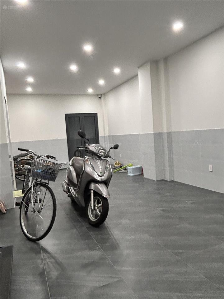 Cho thuê mặt bằng tầng trệt + 1 lầu mt độc lập  tân phú, dt 6,3m x 16m. giá 40 triệu/tháng