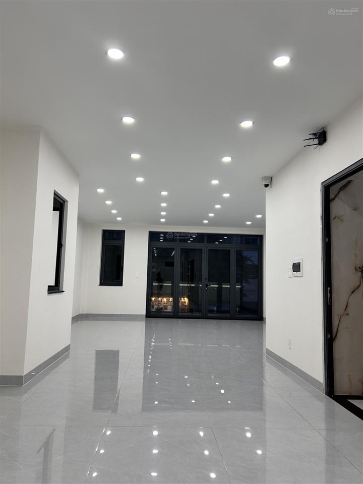 Cho thuê mặt bằng tầng trệt + 1 lầu mt độc lập  tân phú, dt 6,3m x 16m. giá 40 triệu/tháng