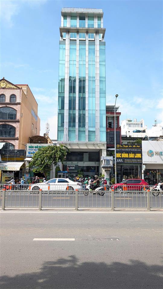 Bán building 2 mặt tiền 123 cộng hoà (dt 10x30m  2 hầm 11 tầng) hđ 500 tr/th. giá 170 tỷ