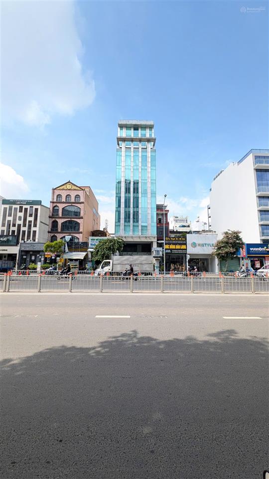 Bán building 2 mặt tiền 123 cộng hoà (dt 10x30m  2 hầm 11 tầng) hđ 500 tr/th. giá 165 tỷ