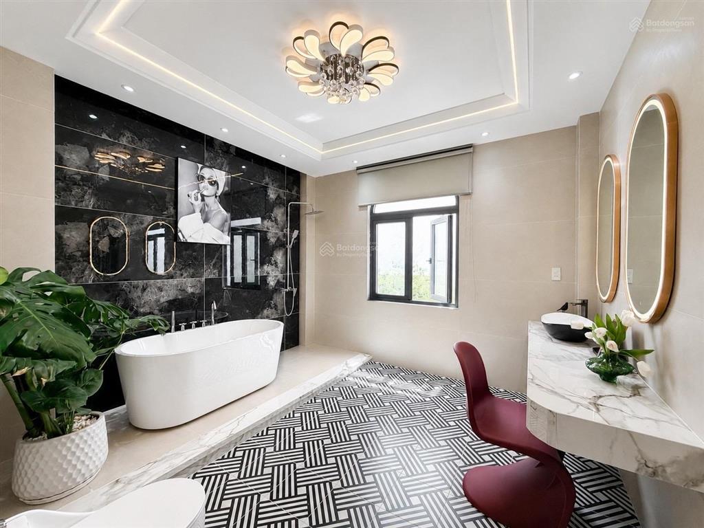 Bán nhà quận gò vấp, tú mỡ . hẻm xe hơi nhà mới 4 tầng ngay chợ gò vấp