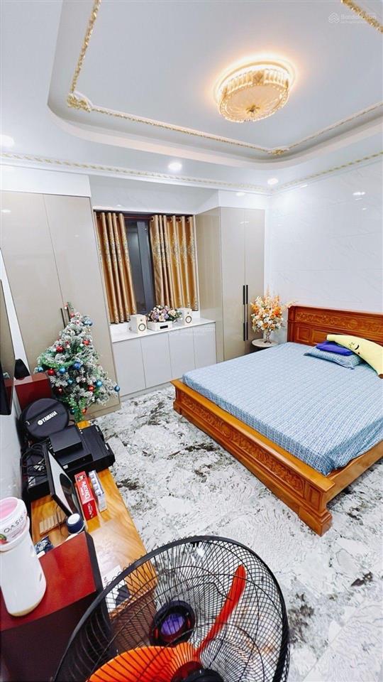 Mặt tiền vừa ở vừa kinh doanh 4 tầng nội thất cao cấp thang máy xịn 96 mét vuông