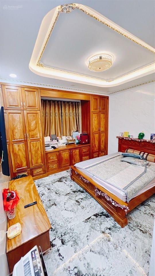 Mặt tiền vừa ở vừa kinh doanh 4 tầng nội thất cao cấp thang máy xịn 96 mét vuông