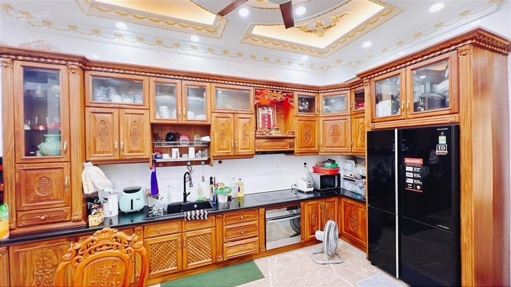 Mặt tiền vừa ở vừa kinh doanh 4 tầng nội thất cao cấp thang máy xịn 96 mét vuông