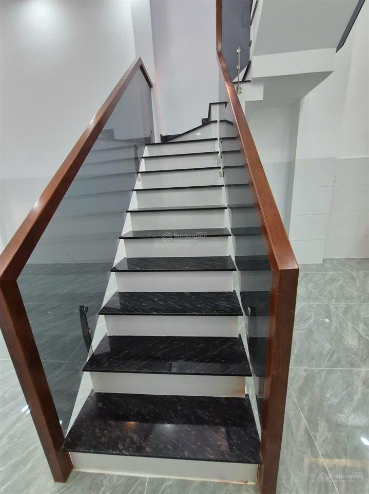 Bán gấp nhà lê văn quới gần mã lò hẻm xe hơi tới cửa 64m2 chỉ 3 tỷ 7
