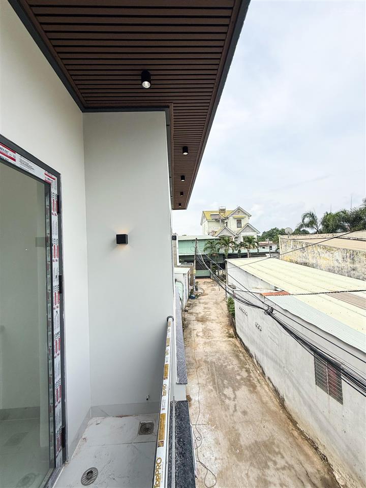 Hàng hiếm  bán nhà mới 1t1l (dt 38m2, sàn 76m2) ngay đường bờ kè bửu long 70m. giá chỉ 2,5 tỷ