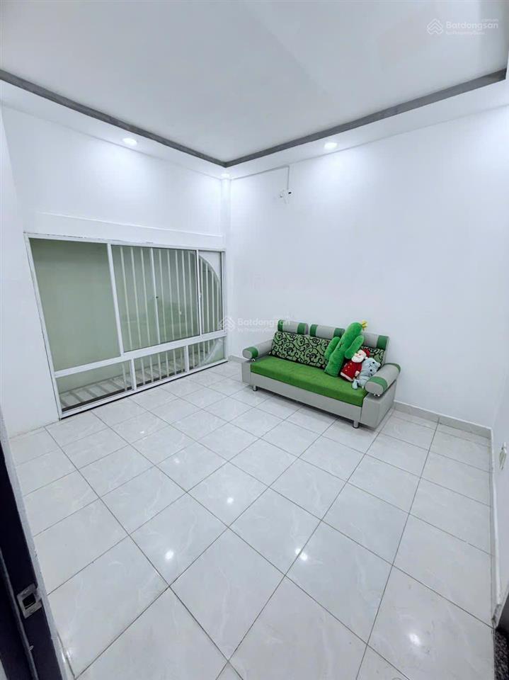 Nhà bình tân 4 tỉ 5x23m, 1 trệt 4 lầu shr  hxt  8pn  8wc