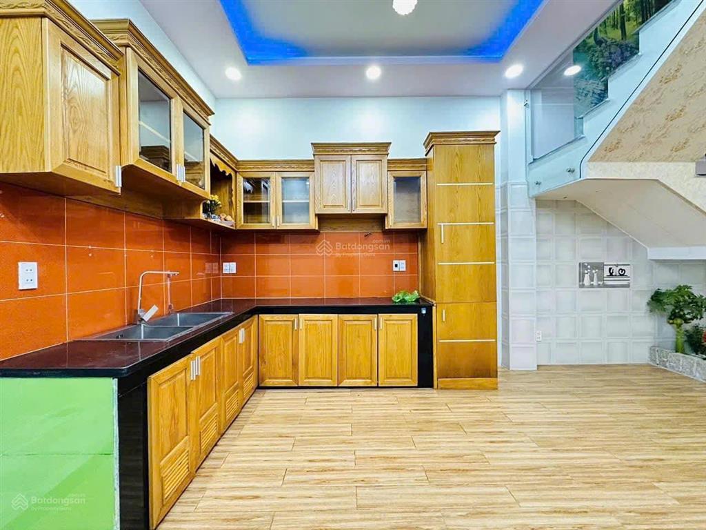Nhà mt nhựa đ. 3/2, quận 10, 1 trệt 3 lầu dt 90m2 6x15m shr full thổ, đường 10m giá 8 tỉ còn tl